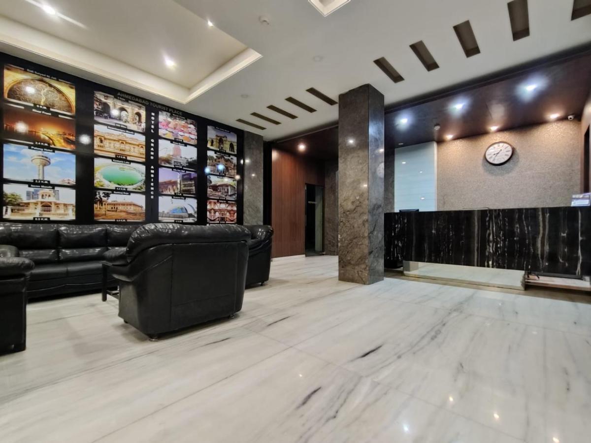 Hotel Grand Ambience 아흐메다바드 외부 사진
