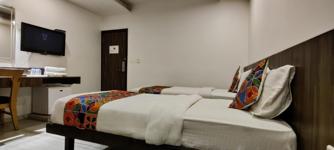 Hotel Grand Ambience 아흐메다바드 외부 사진